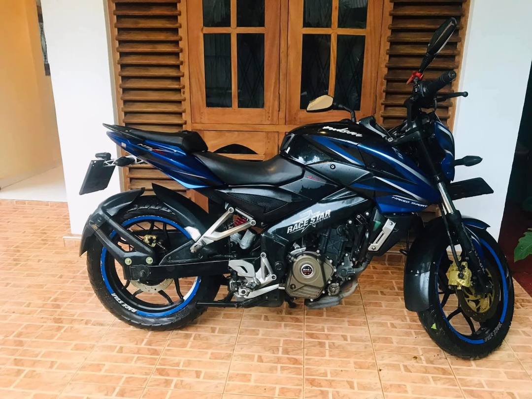 Bajaj Pulsar NS 200 2015