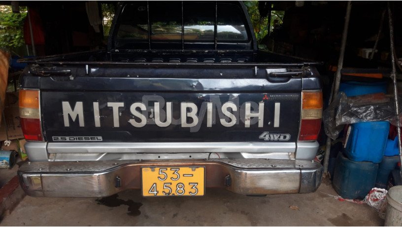 mitsubishi-l200-1992-big-3