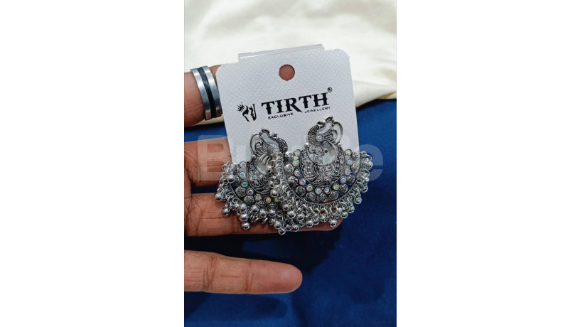 charming-pair-of-earrings-big-0