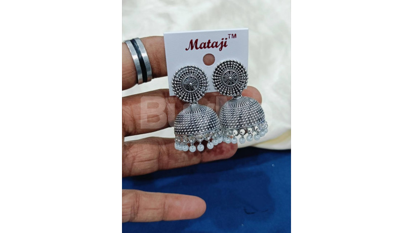 charming-pair-of-earrings-big-3