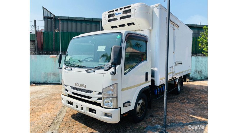 isuzu-elf-freezer-truck-new-face-2015-big-0