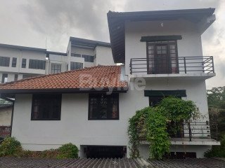 A VALUABLE 3 STORY HOUSE FOR SALE IN COLOMBO 05