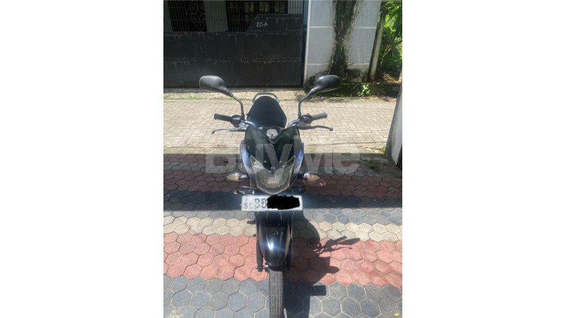 bajaj-discover-2014-big-5