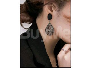 BLACK EARRINGS FOR GIRLS