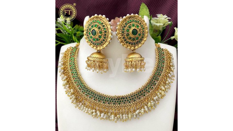 gold-plated-necklace-with-emerald-green-stones-big-0