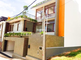 BRAND NEW LUXURY HOUSE FOR SALE IN PANNIPITIYA ROAD MALABE