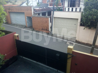 HOUSE FOR SALE IN WICKRAMASINGHAPURA , BATTARAMULLA.