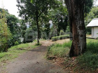 100 P VALUABLE LAND WITH HOUSE FOR SALE IN THE COMMERCIAL AREA OF RATNAPURA