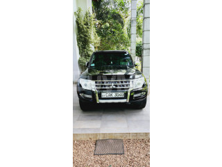 MITSUBISHI MONTERO GLS 2015