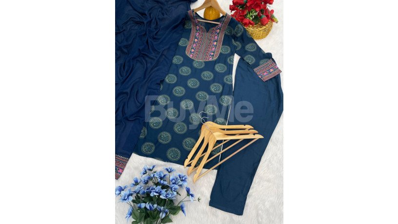 new-reyon-beautiful-suit-set-dark-blue-with-green-big-1