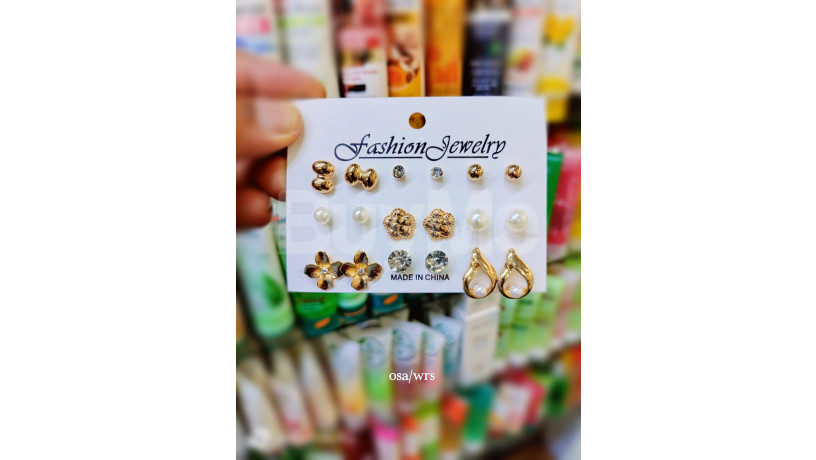 dazzling-button-earrings-card-big-3