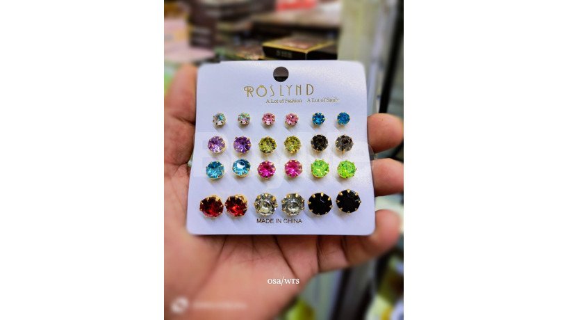 button-earrings-stones-embedded-big-1