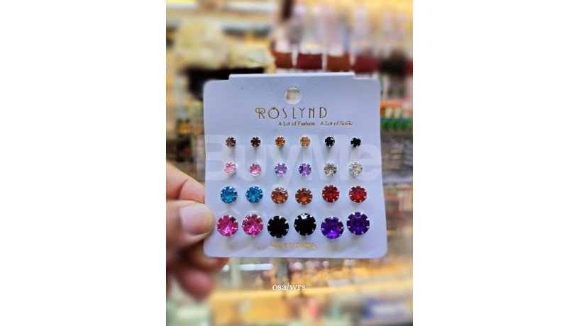 button-earrings-stones-embedded-big-0