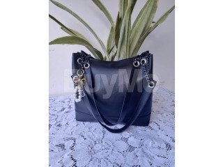 LADIES CHAINED HANDBAG - NAVY BLUE