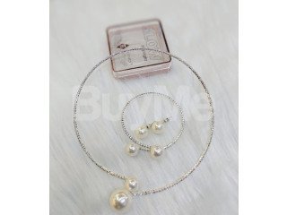 SILVER PEARL NECKLACE