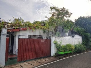 HOUSE WITH LAND IN PIERIS ROAD MOUNT LAVINIA