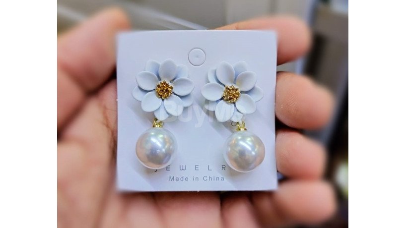 floral-design-stud-white-big-0