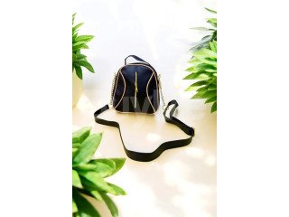 LADIES BLACK HANDBAG