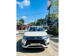 MITSUBISHI OUTLANDER G NAVI PREMIUM 2015