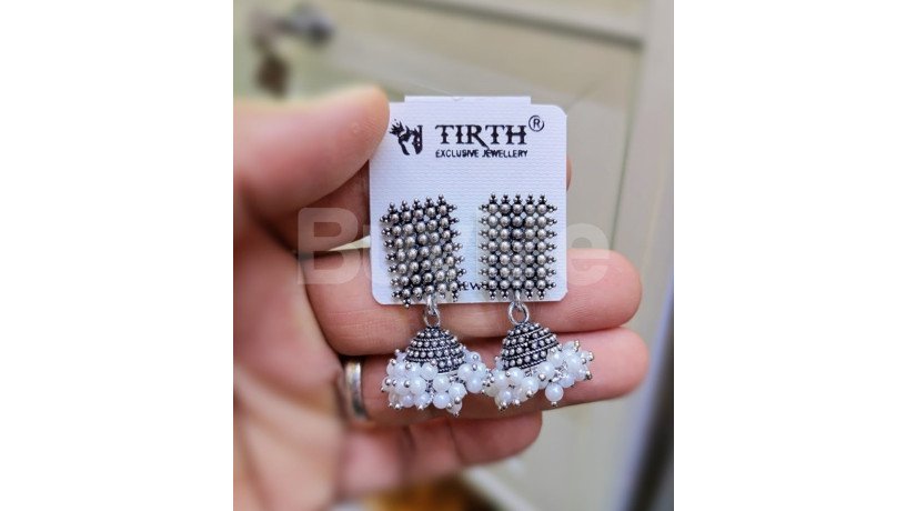 square-shaped-jumki-earrings-white-big-0