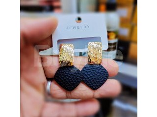 SQUARE SHAPED STUD EARRINGS - BLACK