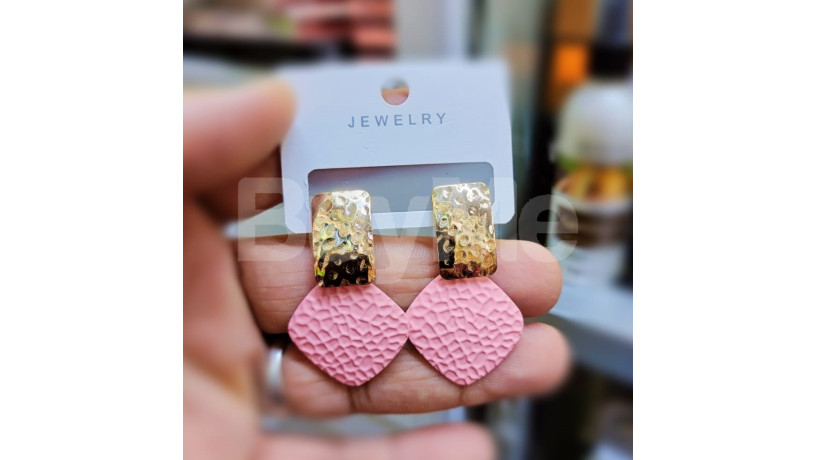 square-shaped-stud-earrings-pink-big-0