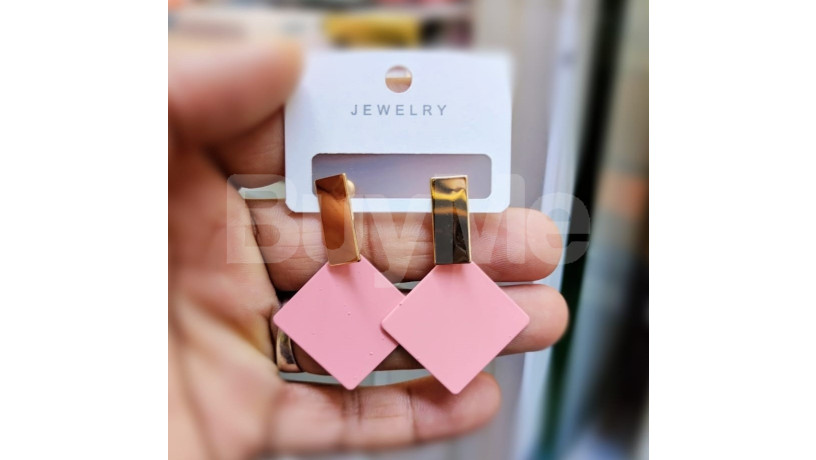 square-shaped-stud-earrings-pink-big-1