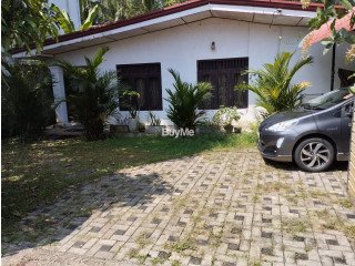 HOUSE FOR SALE IN GAMPAHA