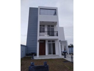 MODERN LUXURY BRAND NEW THREE STOREY HOUSE FOR SALE IN AKURESSA ROAD BENTARA CITY