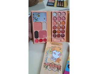 MAKEUP BOX