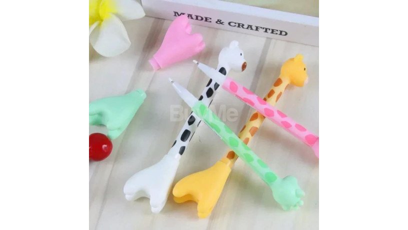 cute-cartoon-giraffe-pen-big-0