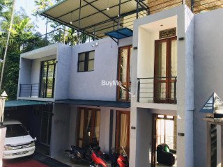 LUXURY HOUSE AVAILABLE FOR SALE IN KANDY - HALOLUWA