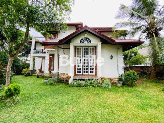 LUXURY HOUSE AVAILABLE FOR SALE IN KANDY - PALLEKALE