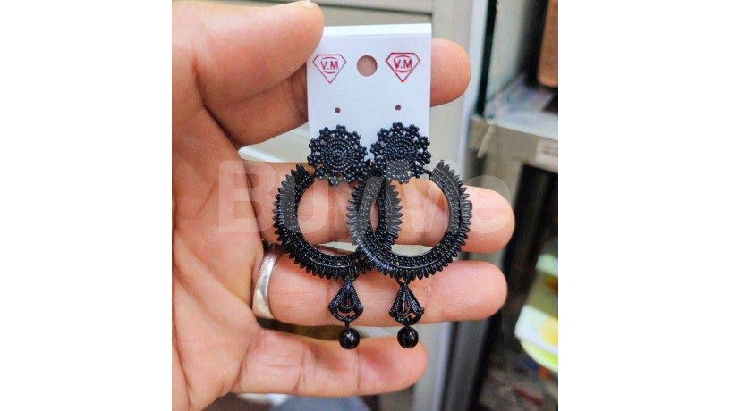 dazzling-hanging-black-earrings-big-1