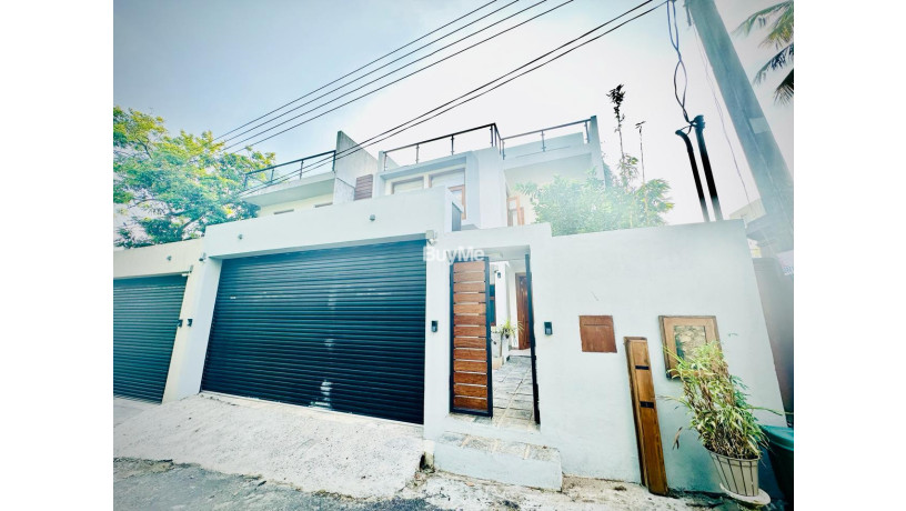 newly-luxury-2-storey-house-for-sale-in-thalawathugoda-junction-s274-big-0