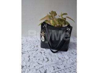 HAND BAG - BLACK COLOUR