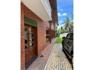 LUXURY HOUSE AVAILABLE FOR SALE IN KANDY, WATAPULUWA