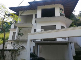 HOUSE AVAILABLE FOR SALE IN KANDY (HEERASSAGALA )