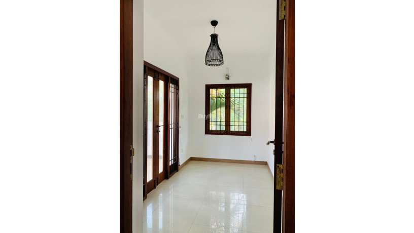 two-storey-luxury-house-for-sale-in-colombo-8-big-2