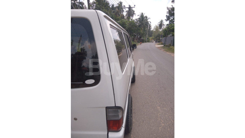 mazda-bongo-2007-big-6