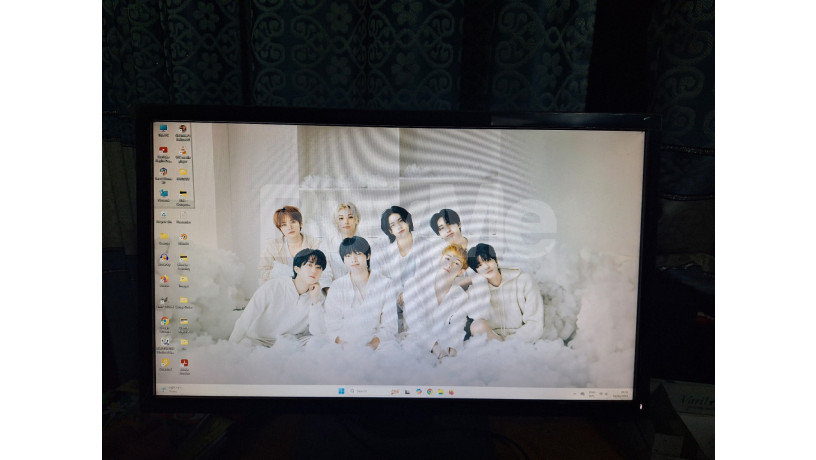 24-inch-led-monitor-used-big-0