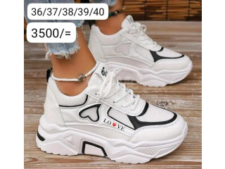 BLACK AND WHITE LADIES SNEAKERS