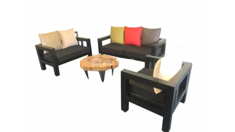 minimalist-mara-settee-big-0