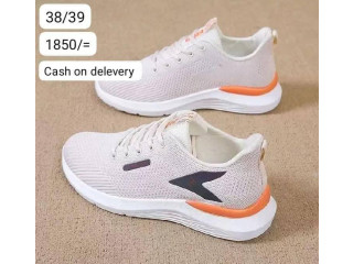 FASHIONABLE LADIES SNEAKERS