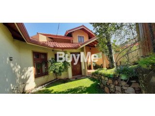 LUXURY HOUSE AVAILABLE FOR SALE IN KANDY