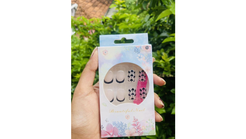 pink-and-black-hearts-nails-big-0