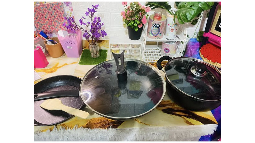 large-capacity-high-quality-nonstick-cookware-set-big-0