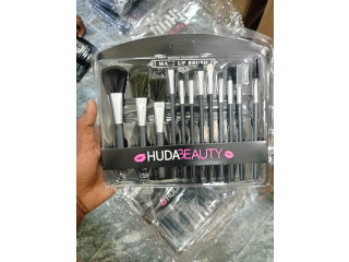 HUDHA BEAUTY MAKEUP BRUSH SET