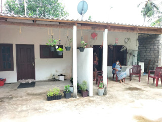LAND WITH TWO ANNEX FOR SALE IN JA-ELA