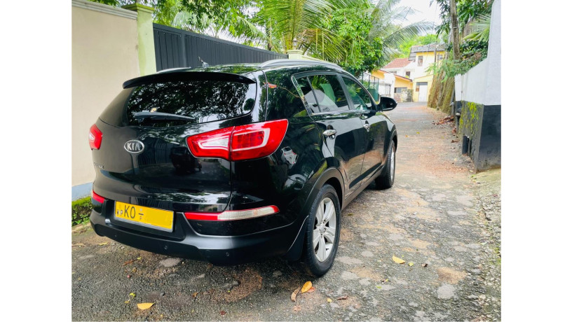 kia-sportage-2011-big-2